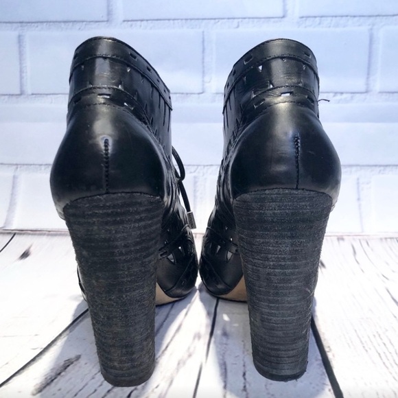 🌿 Vince Camuto Carma cutout booties 
Size 8 - Picture 7 of 8